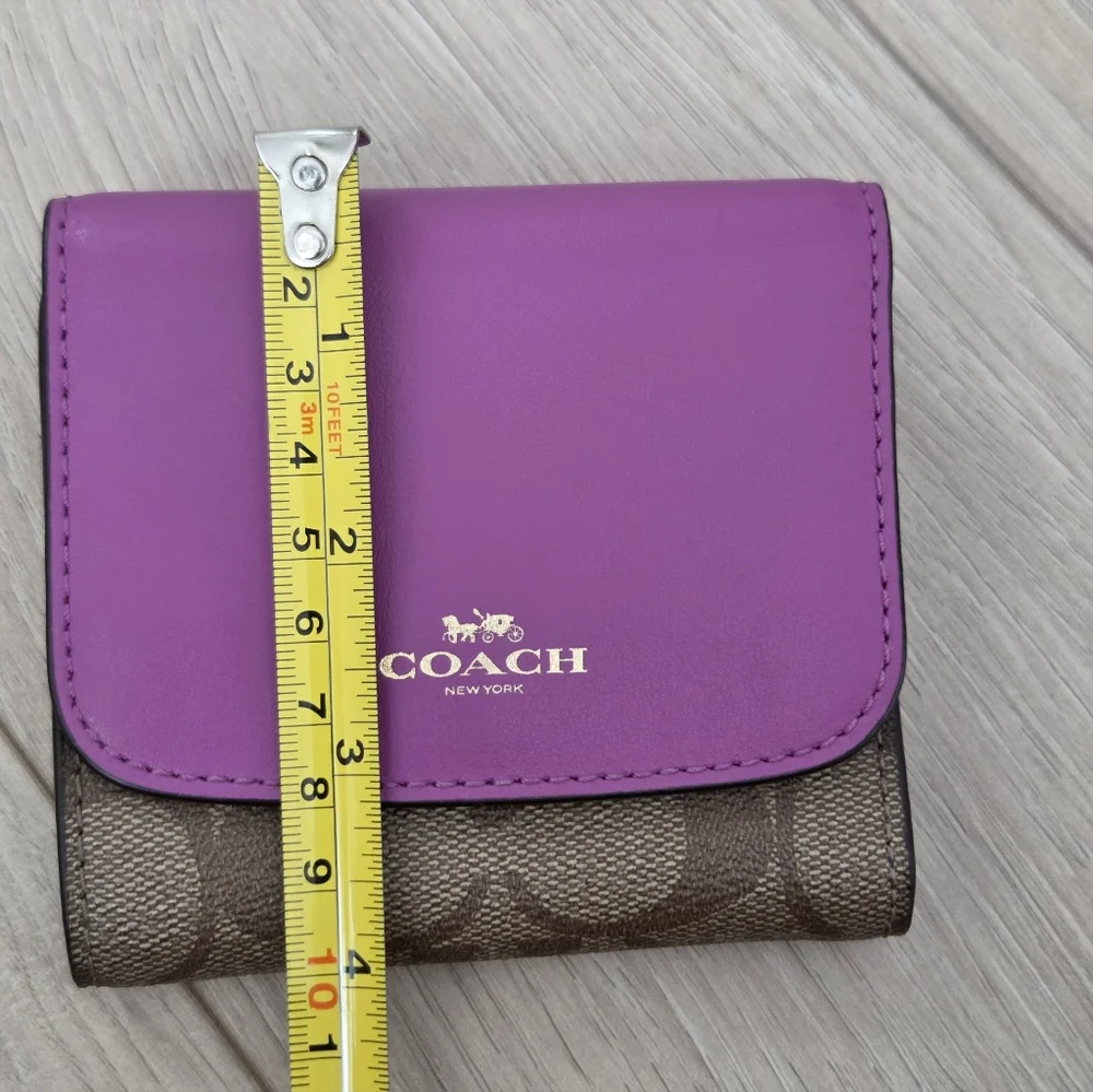 Coach Trifold Wallet 💜 - Picture 10 of 12